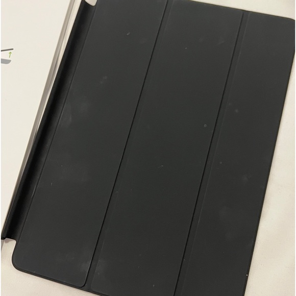 ipad Smart Cover Black(original with box) like new condition) - Picture 2 of 5